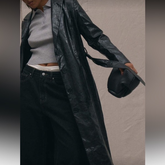 MAXI Elegant Black Leather Trench Coat - Picture 4 of 9